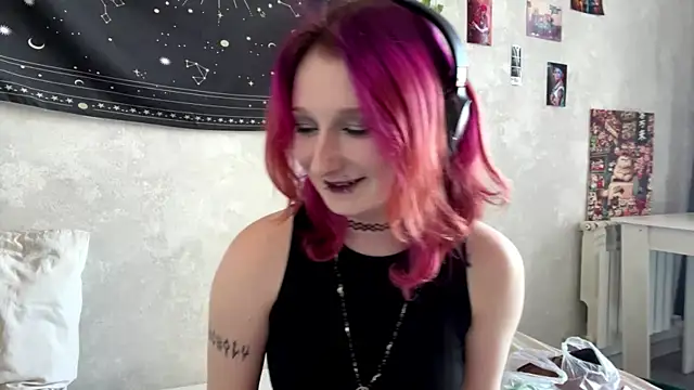 Playful_Vi webcam