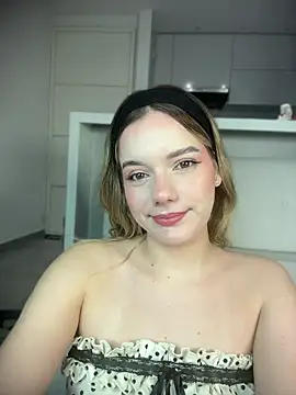 NicoleCut