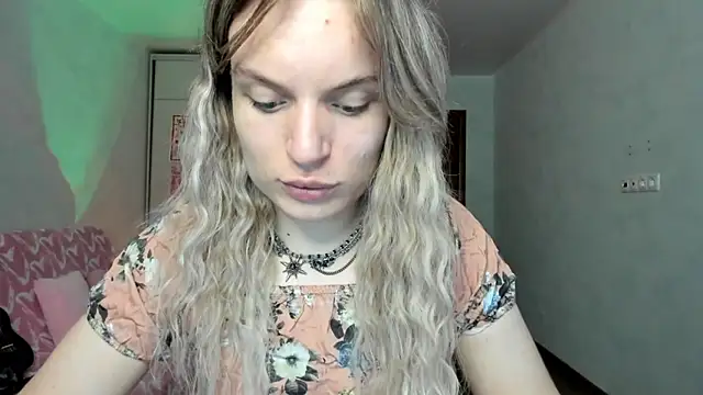 milliKira006 webcam