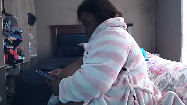 MATUREBUSSTY webcam