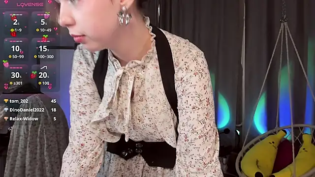 LeonaHicks webcam