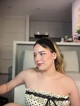 NicoleCut