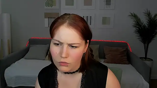 MiaLacrice webcam