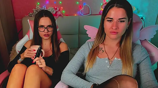 hotty_girls_here webcam