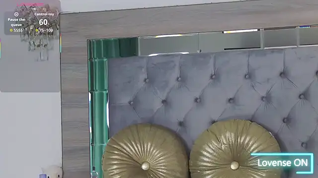Lorehottie webcam
