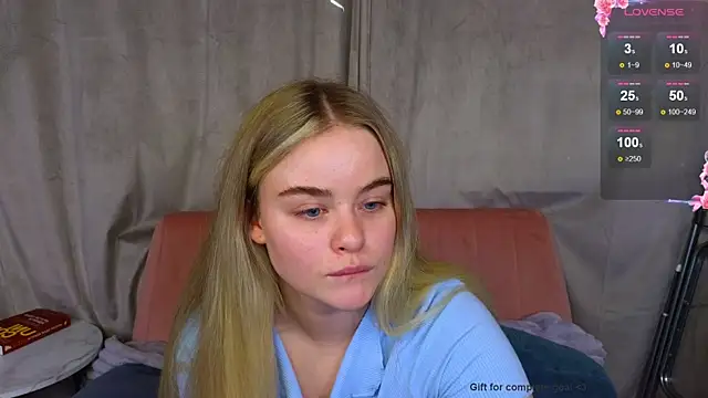 Caroline__white webcam