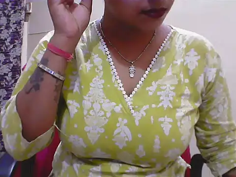 LovingPihu webcam