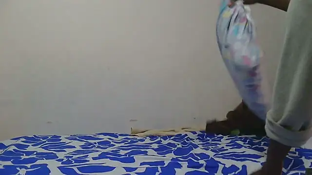 sluttylaura21 webcam