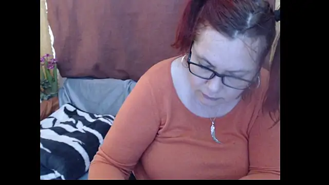 PlayfullMature webcam