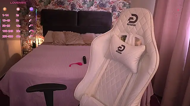 KristiiMax webcam