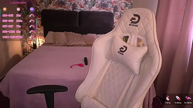 KristiiMax webcam