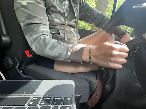 Lovetobenaked4u webcam