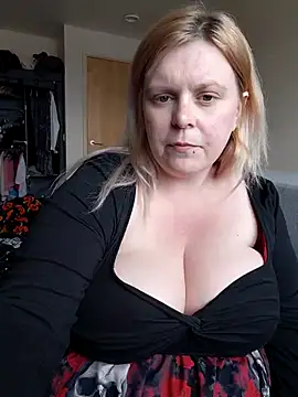pinkieMilfPUSY webcam