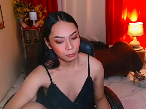 Model: kylieEmparado