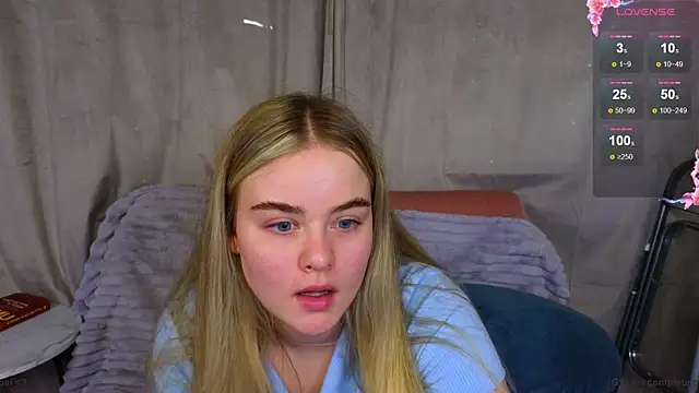 Caroline__white webcam