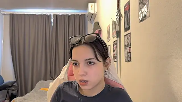 KateMiragee webcam