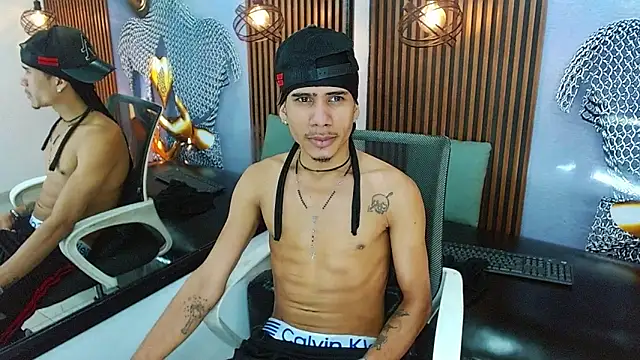 Skinny_cute_Alyer webcam
