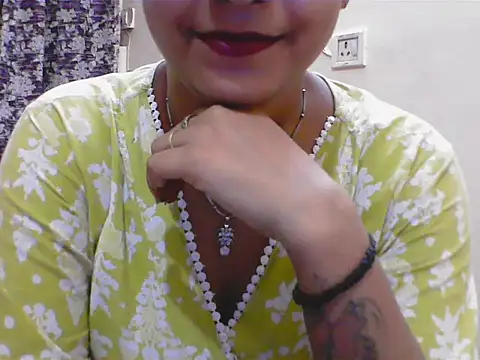 LovingPihu webcam