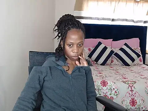 QUEENMANDYY webcam
