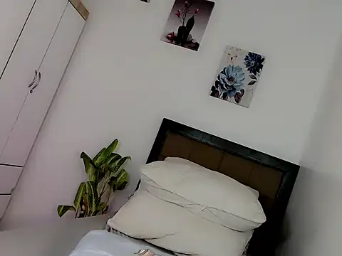 Miss_twinny21 webcam