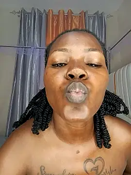 TrishaKalid webcam