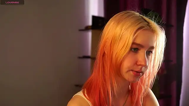 August_female webcam