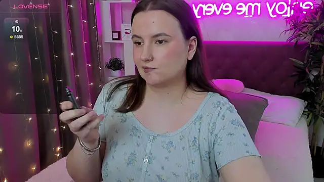 FeralPeach webcam