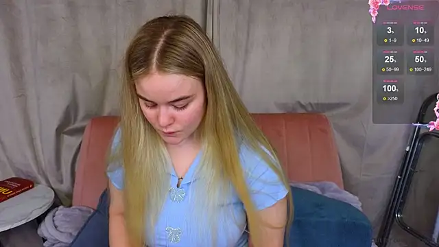 Caroline__white webcam