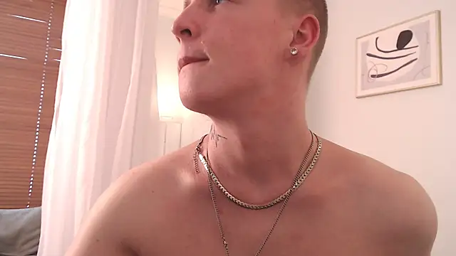 AlexxSweet webcam