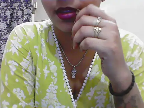 LovingPihu webcam