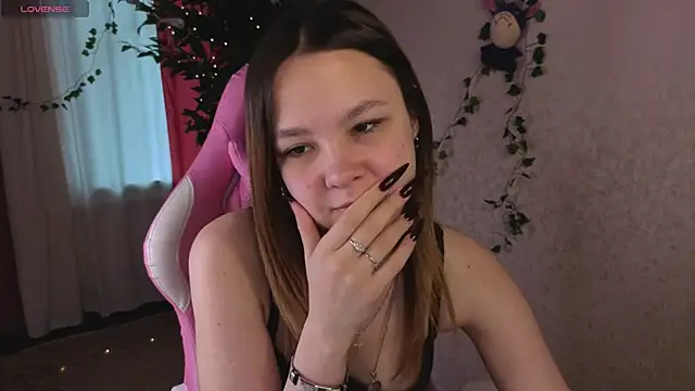 lori_bllossom - Lori_Bllossom's free webcam - UK Sex Cams