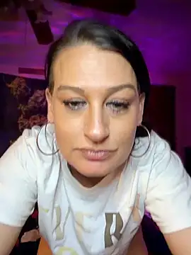 Milfshortcakes webcam
