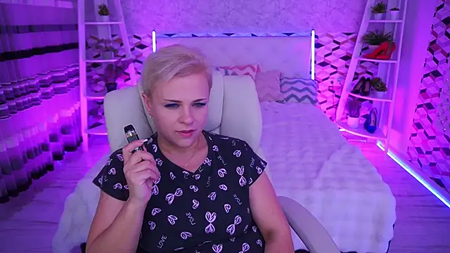 crystalvibe - CrystalVibe's free webcam - UK Sex Cams