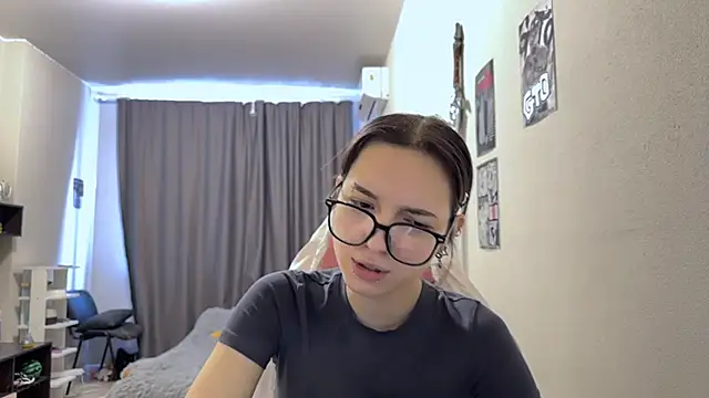 KateMiragee webcam