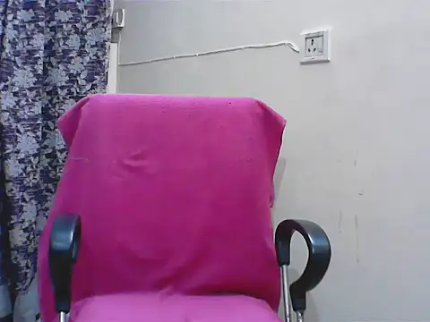 LovingPihu webcam