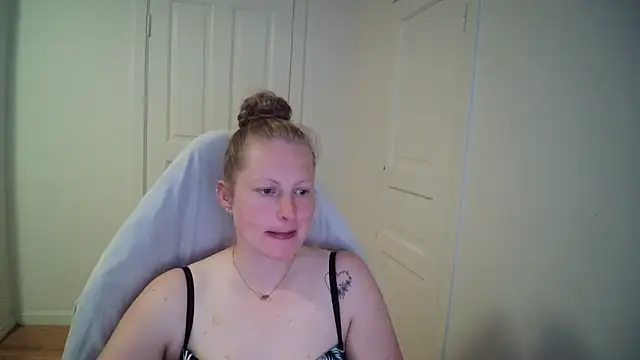 Girlnina-1995 webcam