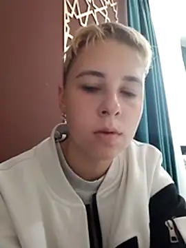 Gussie_Bridie webcam