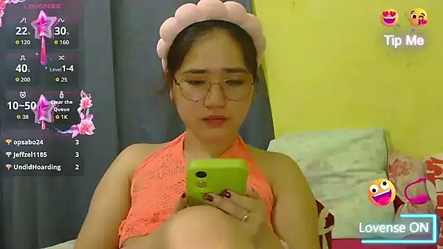 HornyAsian4uxx webcam
