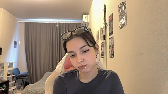 KateMiragee webcam