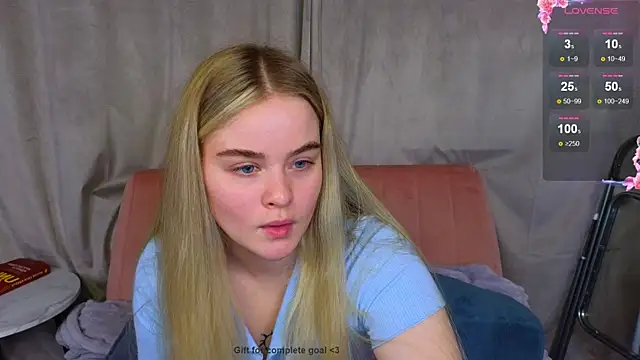 Caroline__white webcam