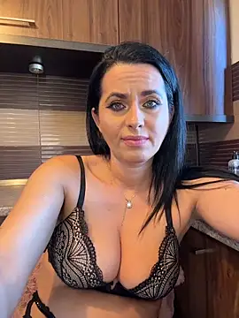 Hotmomcheckk_ webcam