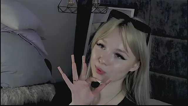 Shy_Barbie webcam