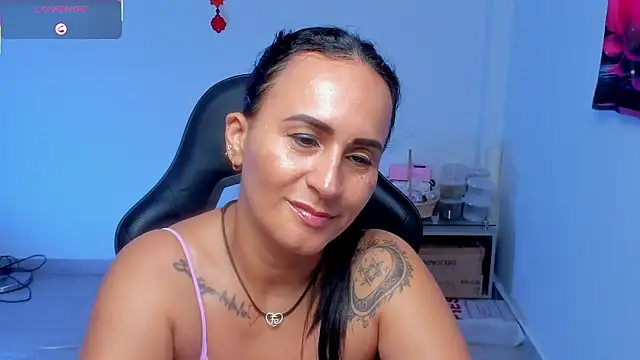 Sara_Charmy webcam
