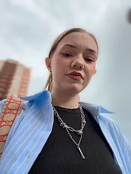 MilaMoone webcam