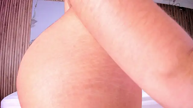 Nicolee19 webcam