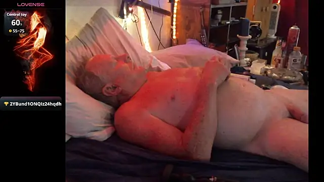 Pussyeat2please webcam