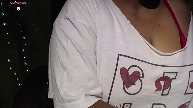 ItsMiraDesire webcam