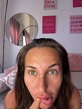 Rosieredxox webcam