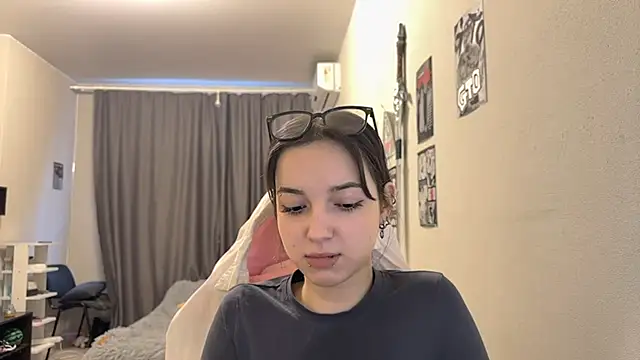 KateMiragee webcam