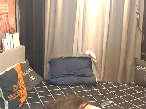 YourHotBambie live sex cam
